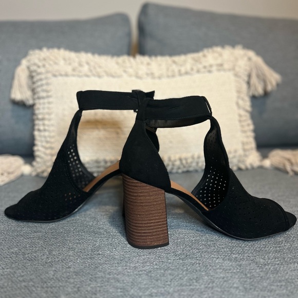 Black high heel sandal size 9.5 - Picture 3 of 3